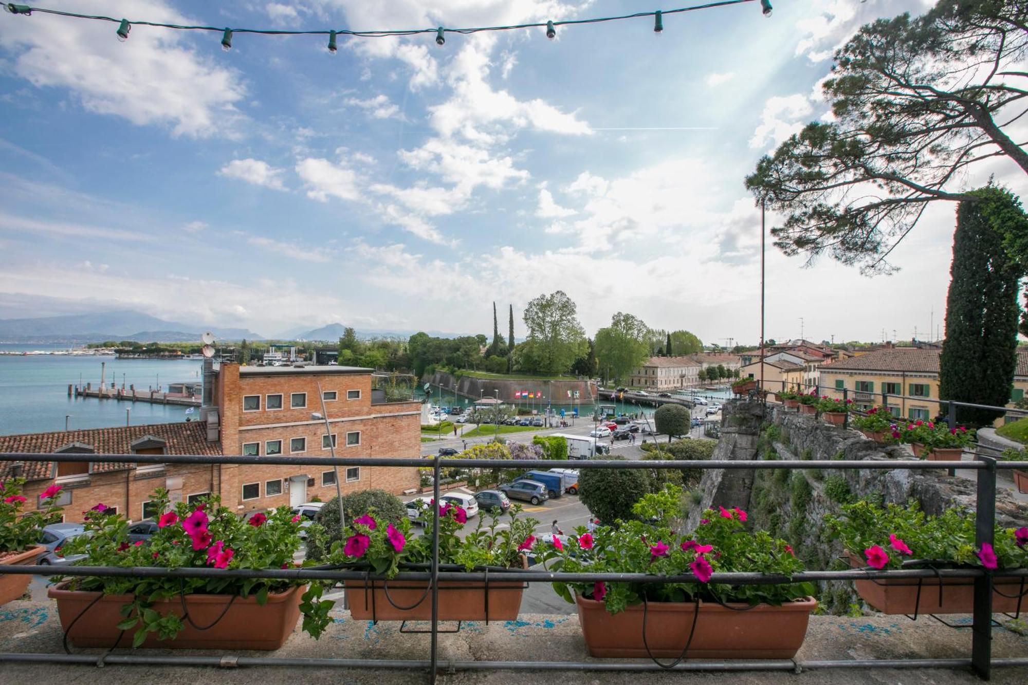 Casa Del Faro - Happy Rentals Peschiera del Garda Eksteriør bilde
